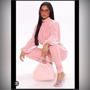 NWT Pink Velvet 🎀 2 piece legging pant & top set Medium 🎀 ❤️ ♥️
